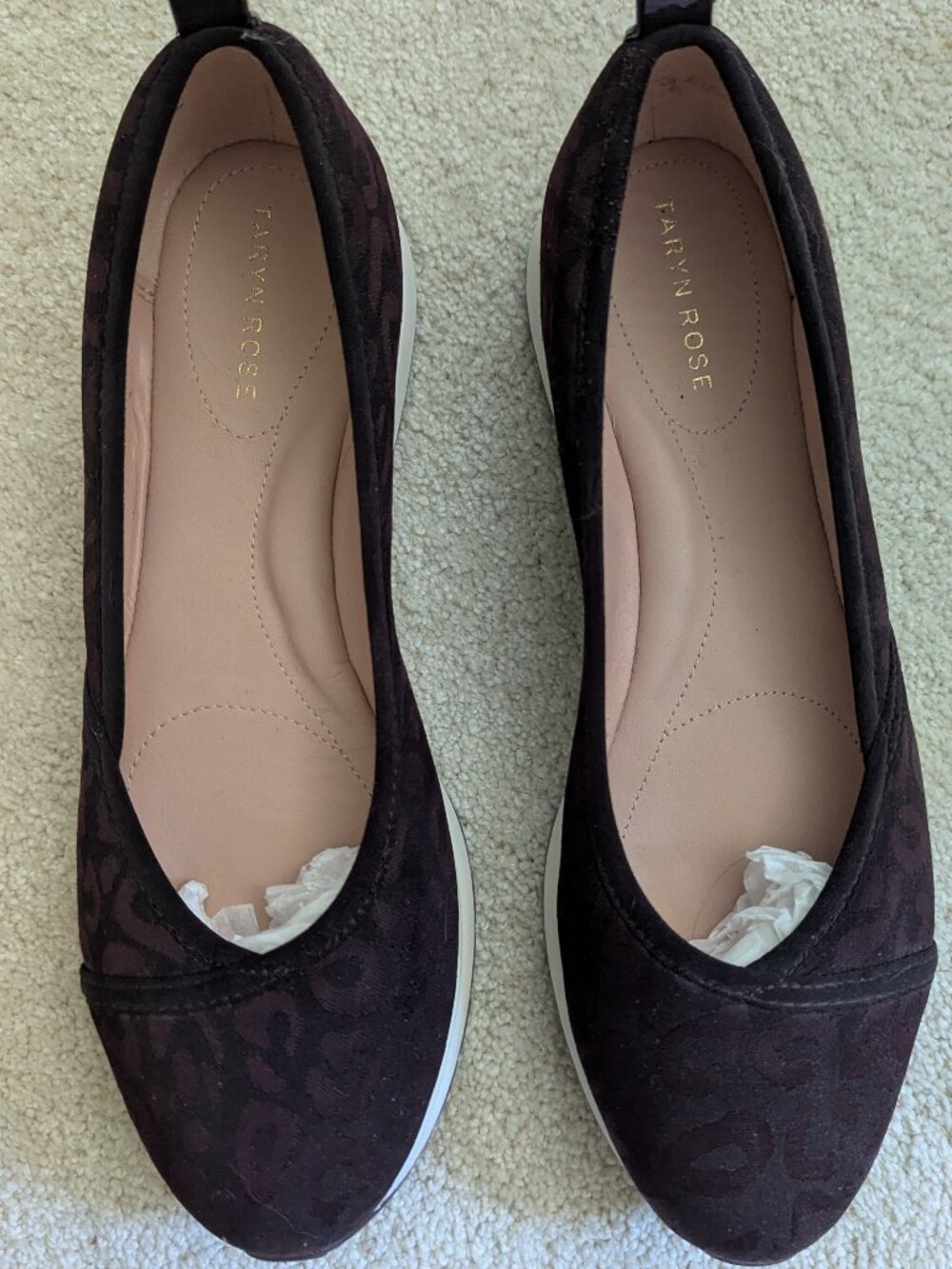 NWOT Taryn Rose Bobbi flat.